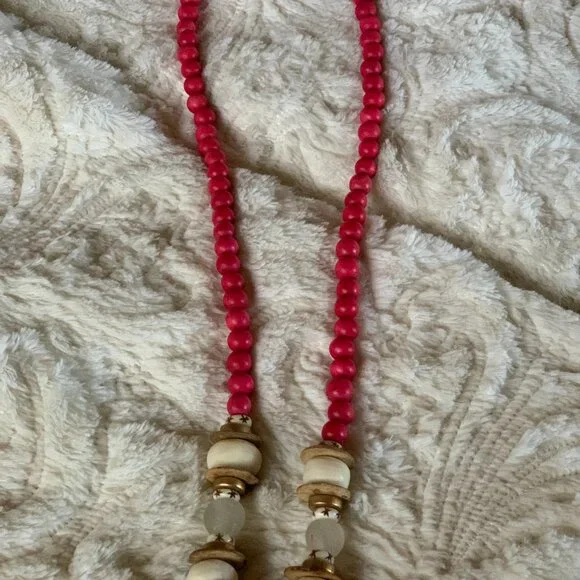 CAROLINA STRUNG LONG WOOD NECKLACE - Picture 2 of 5